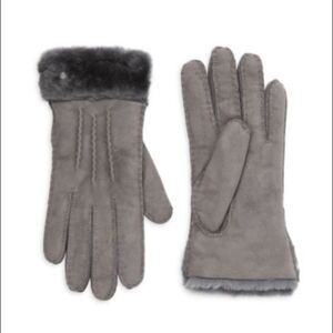 NWT UGG EXPOSED SHEEPSKIN GLOVE